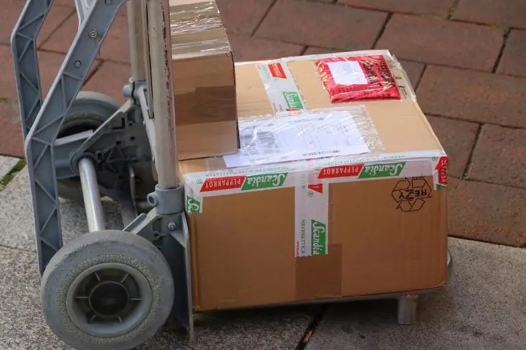 Onbemande pakketwand voor afhaling pakketten dag en nacht op handige locaties in Nederland
